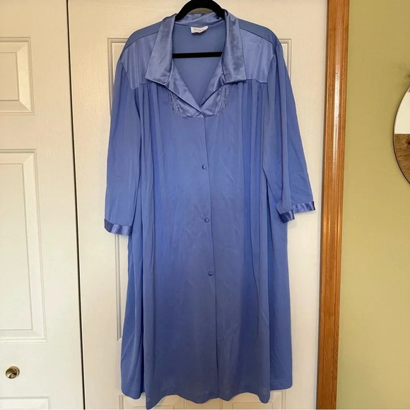 Vintage Vanity Fair Vintage Nightgown - Picture 1 of 7